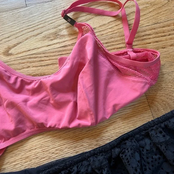 Lot of 3 Victoria's Secret Bralettes Size Medium NWT/NWOT - Picture 3 of 5
